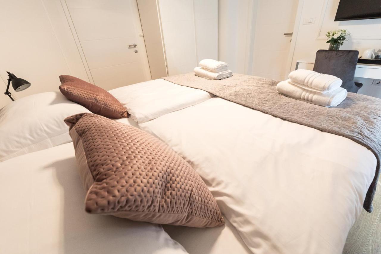 Luxury Rooms With Balcony Zara Esterno foto