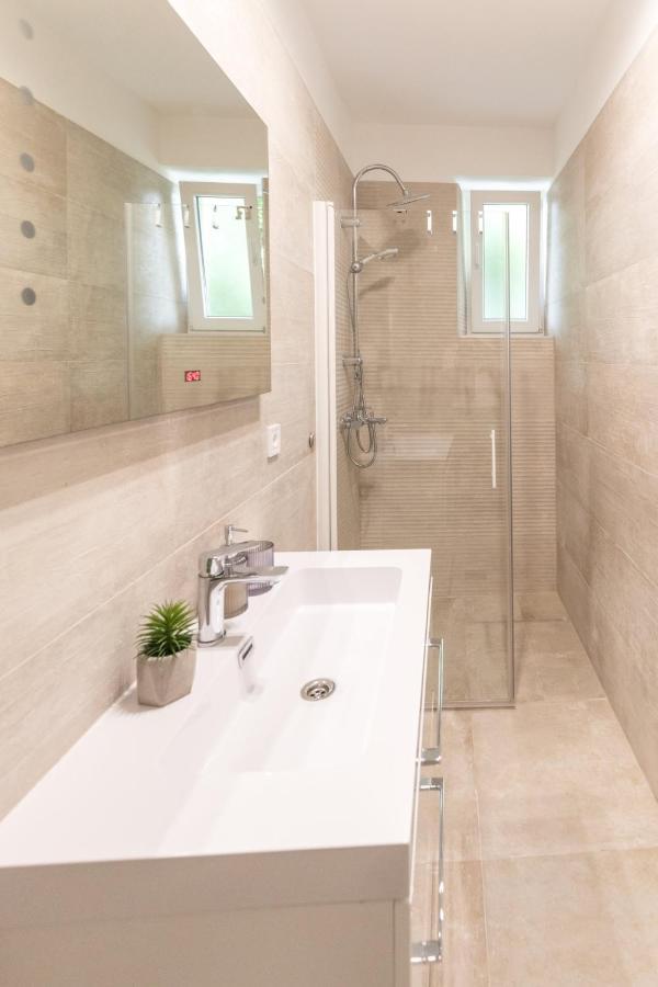 Luxury Rooms With Balcony Zara Esterno foto